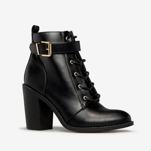Shoes - NIB Heeled Blocked Bootie